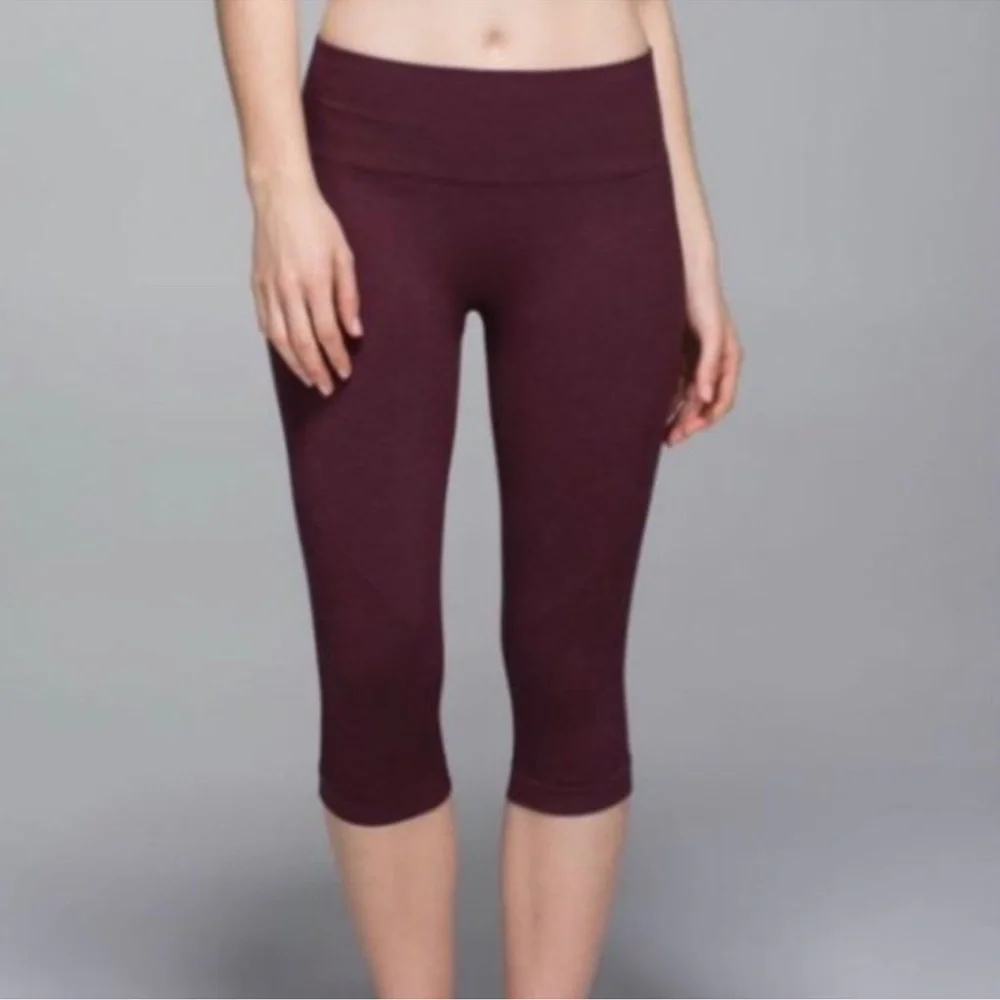 LULULEMON The Flow Crop Il Heathered Bordeaux Drama Leggings Size 12 burgundy